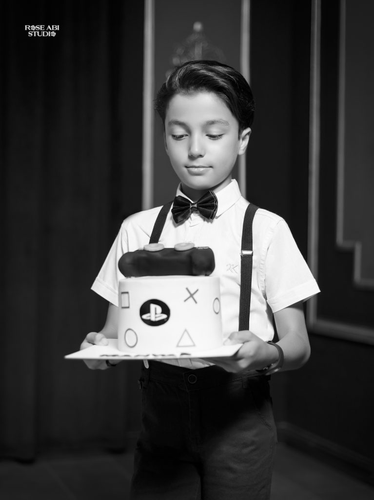 عکس کودک آتلیه رز آبی 
تولد سیاه و سفید