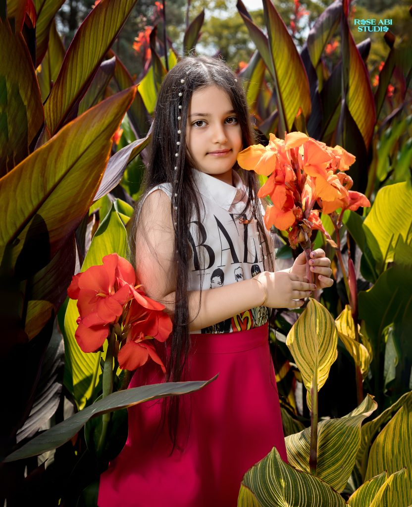 عکس کودک آتلیه رز آبی 
فضای باز